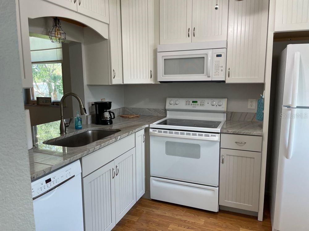 206 LAKEWOOD DR #206 — photo 2