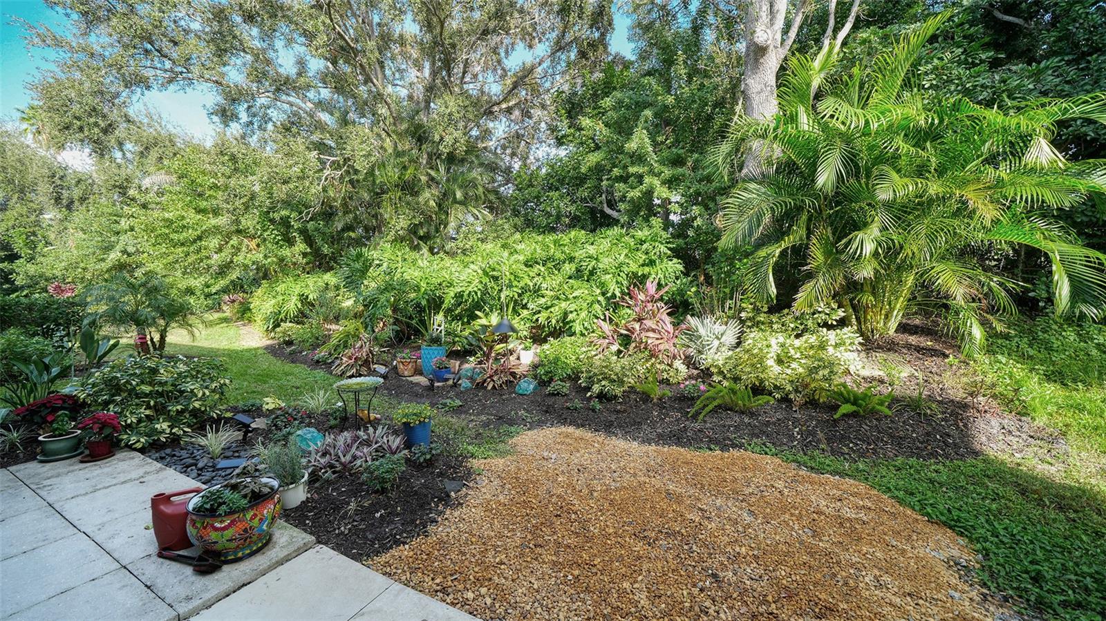 8375 GLENROSE WAY #211 — photo 24