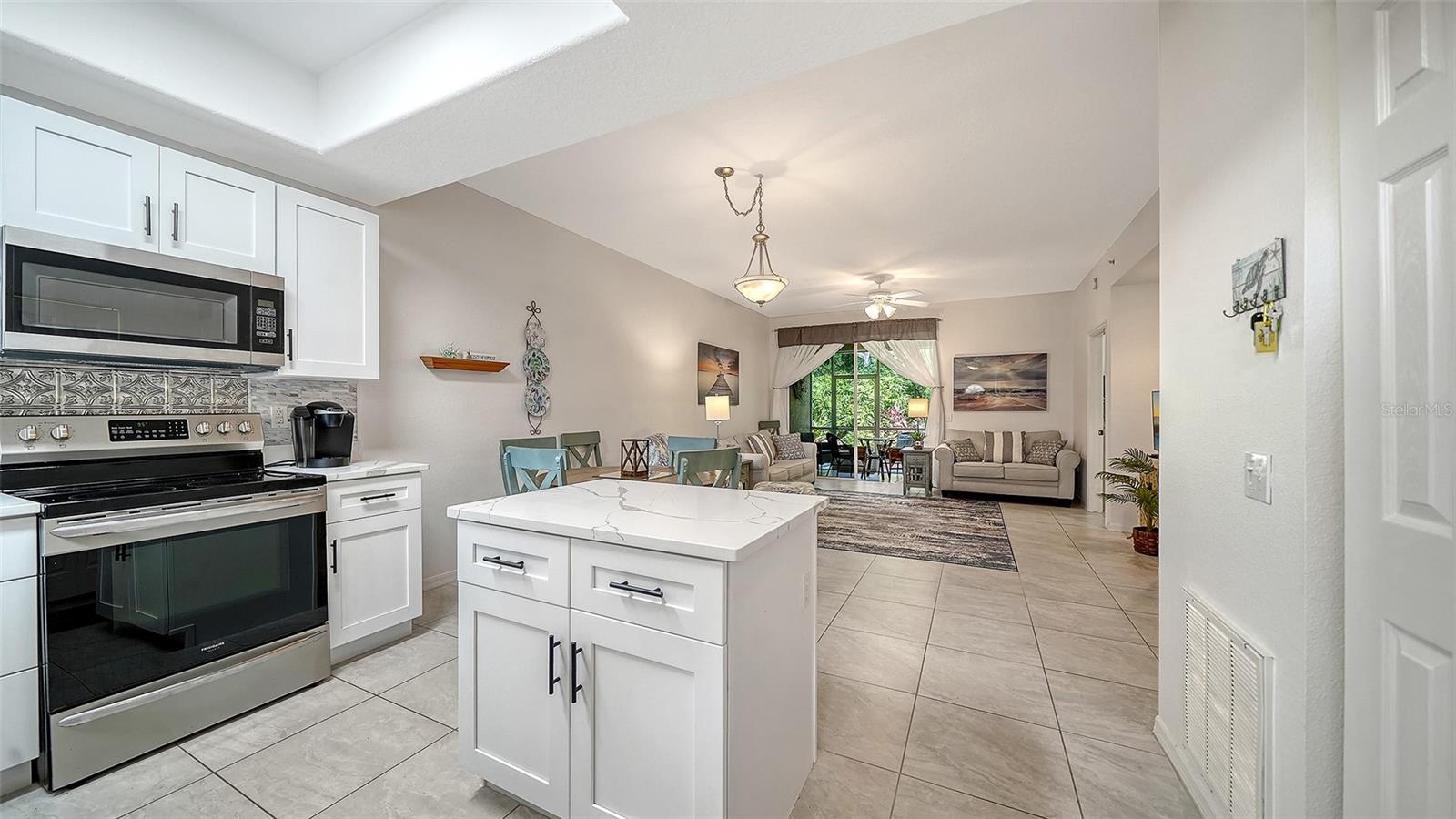 8375 GLENROSE WAY #211 — photo 3