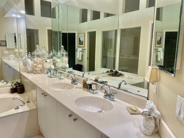 7711 WHITEBRIDGE GLN — photo 17