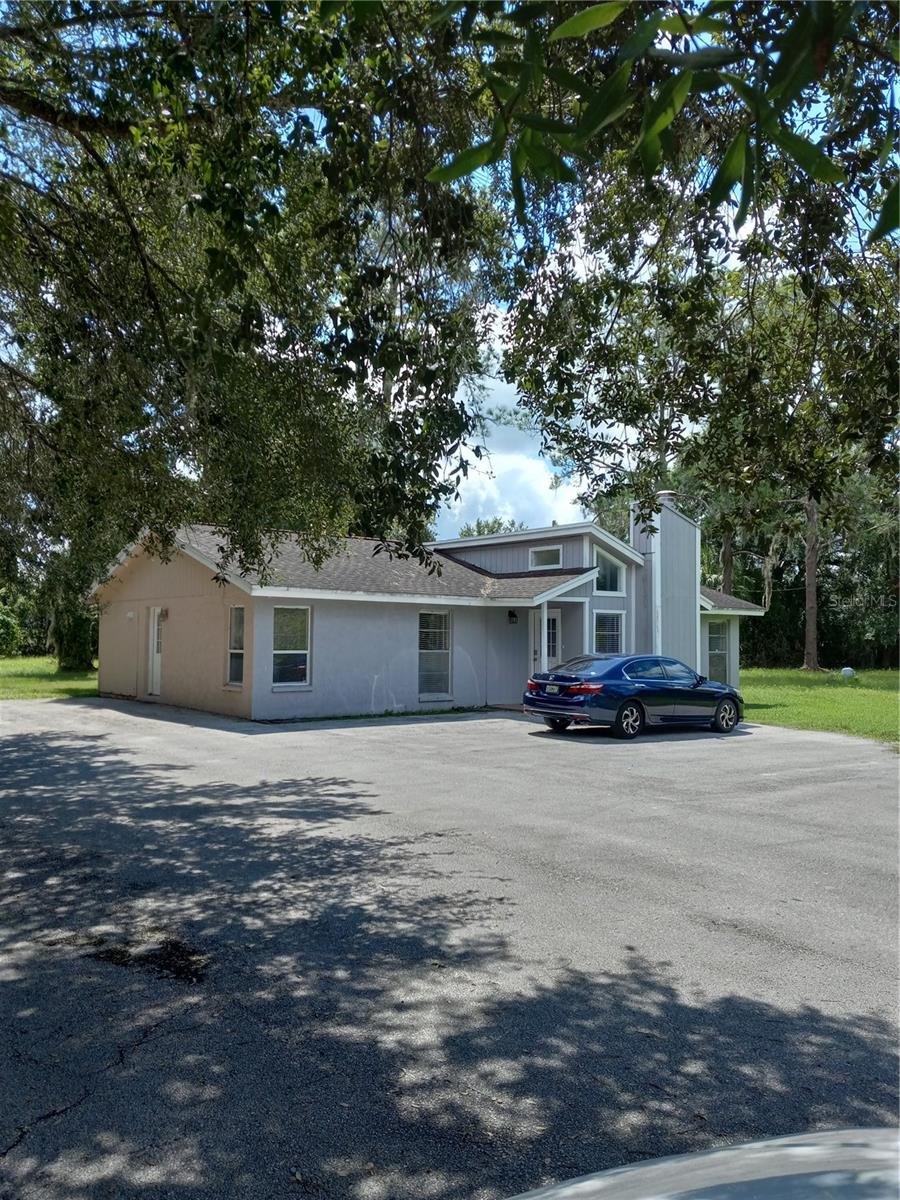2902 W LUTZ LAKE FERN RD — photo 2