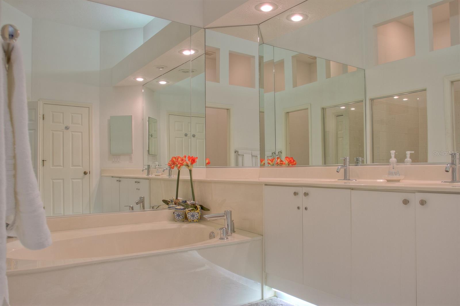 7911 WHITEBRIDGE GLN — photo 24