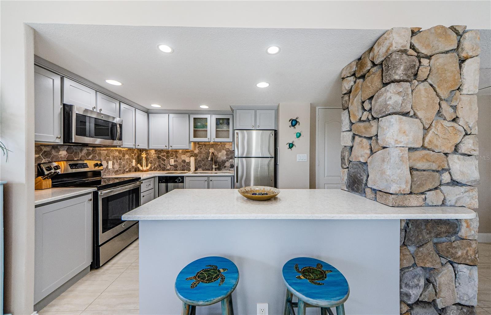 880 MANDALAY AVE #S202 — photo 9