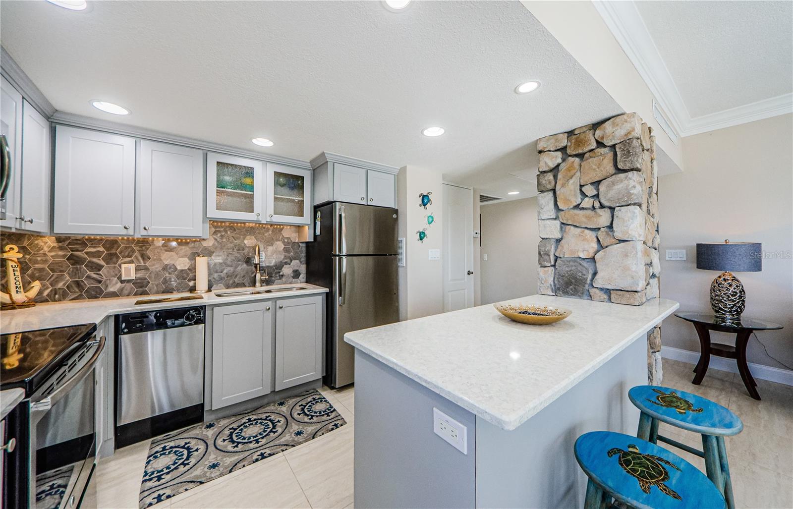 880 MANDALAY AVE #S202 — photo 8