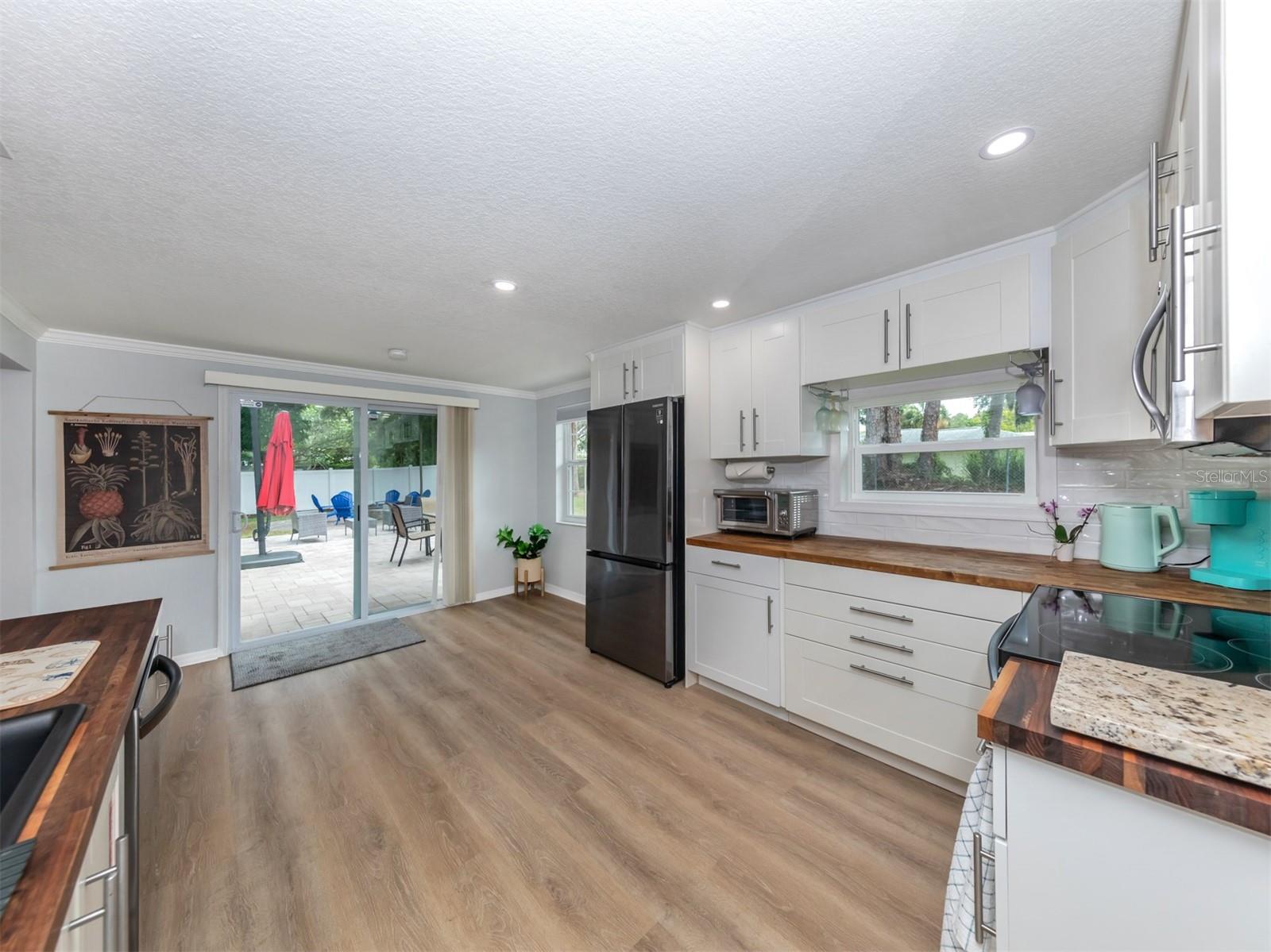 6115 CARLTON AVE — photo 28
