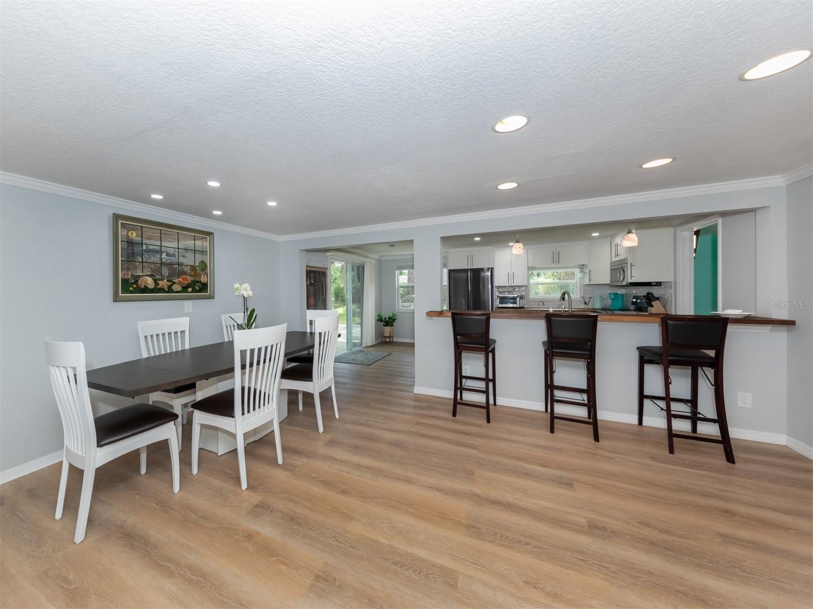 6115 CARLTON AVE — photo 24
