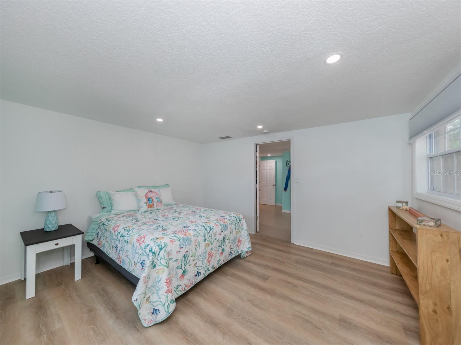 6115 CARLTON AVE — photo 38