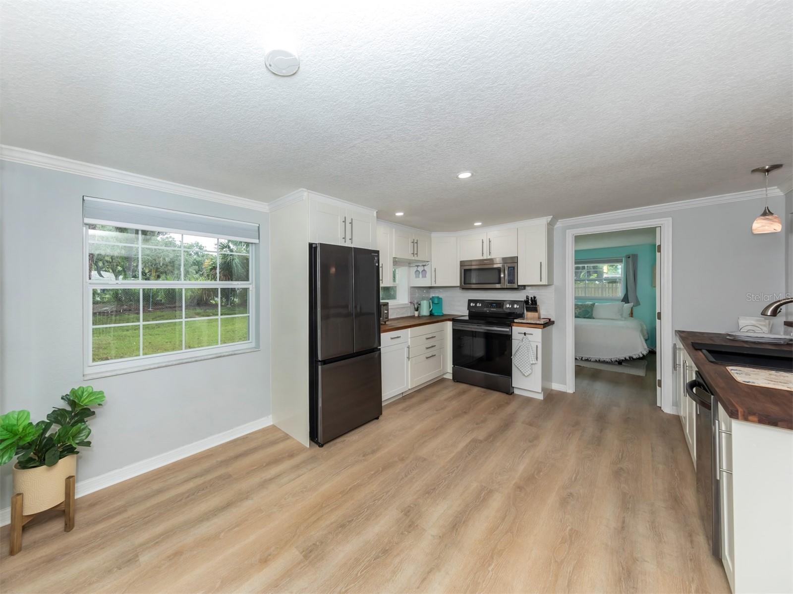 6115 CARLTON AVE — photo 27