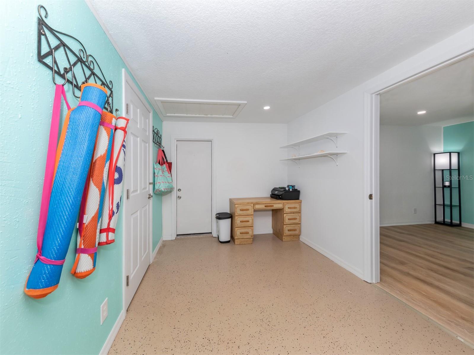 6115 CARLTON AVE — photo 35