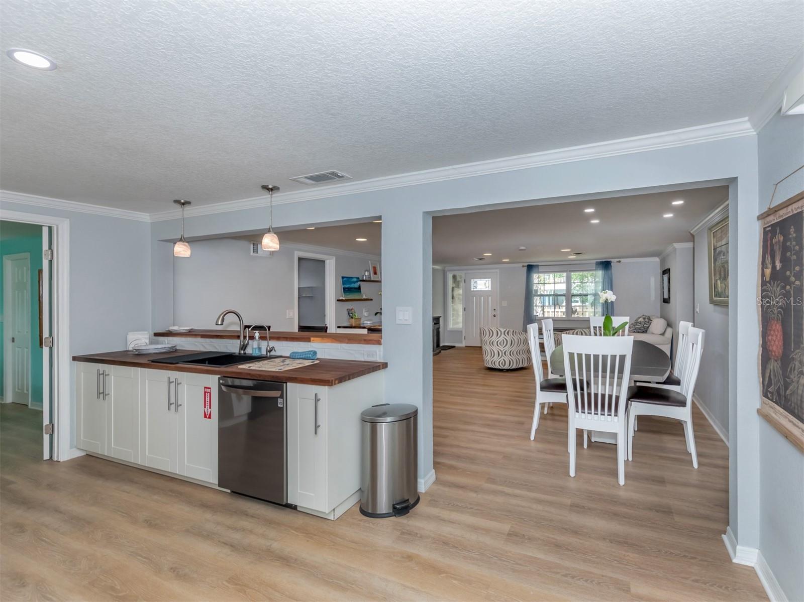 6115 CARLTON AVE — photo 25