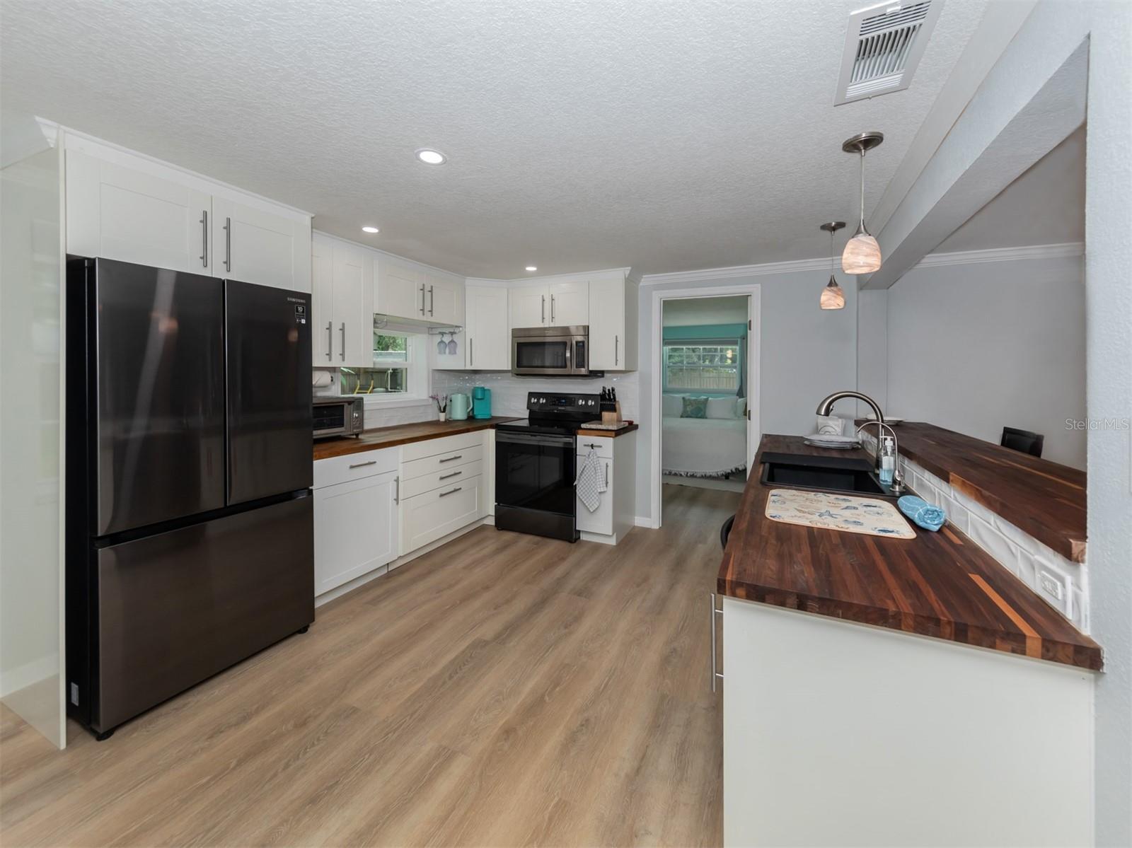 6115 CARLTON AVE — photo 26