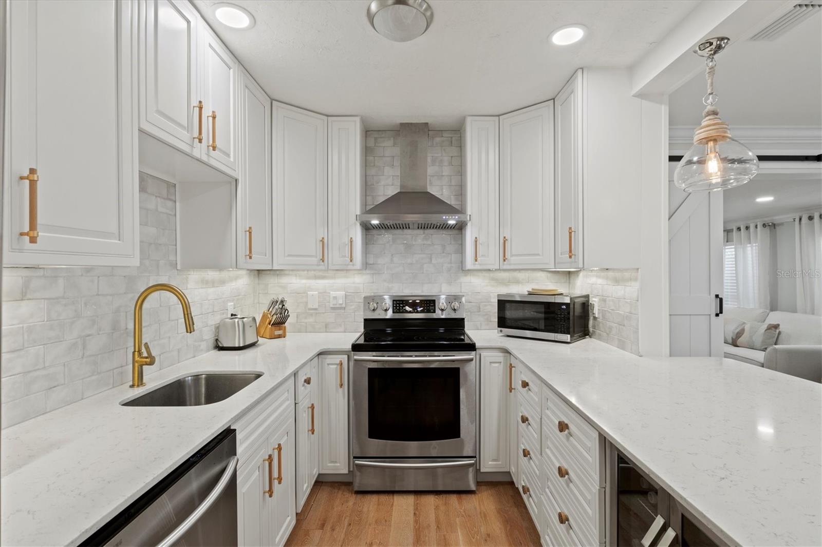 326 S LIME AVE — photo 5