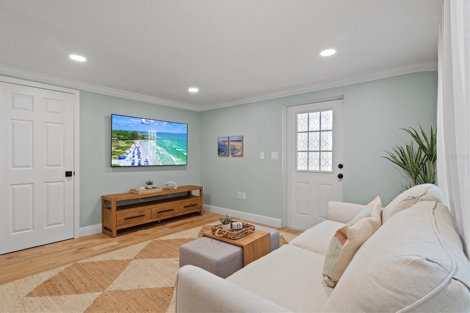 326 S LIME AVE — photo 16