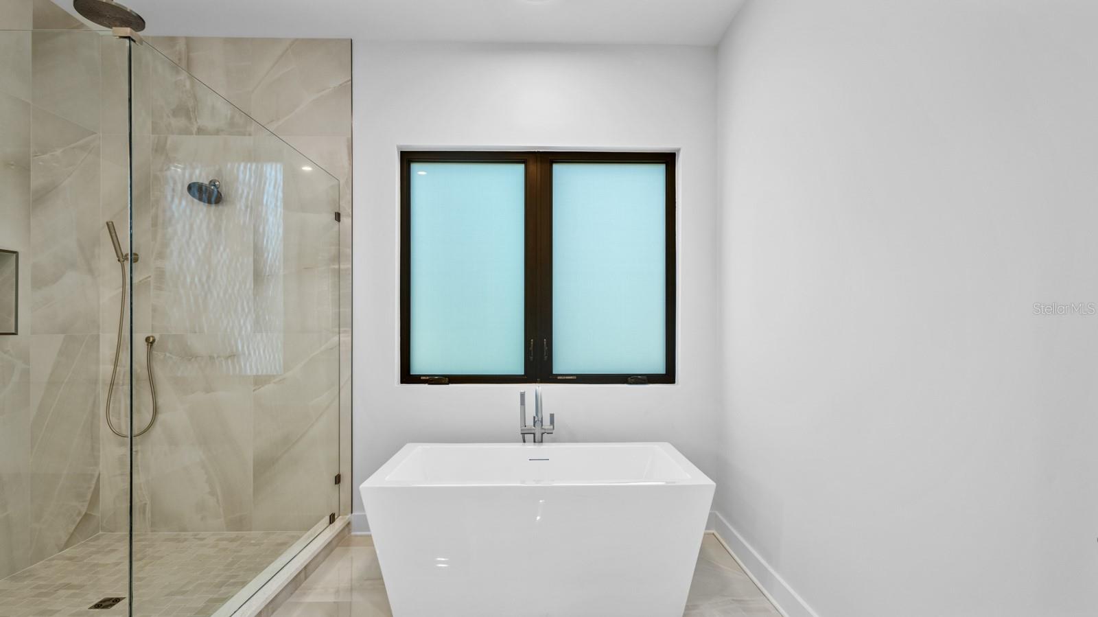 2608 N RIDGEWOOD AVE — photo 15