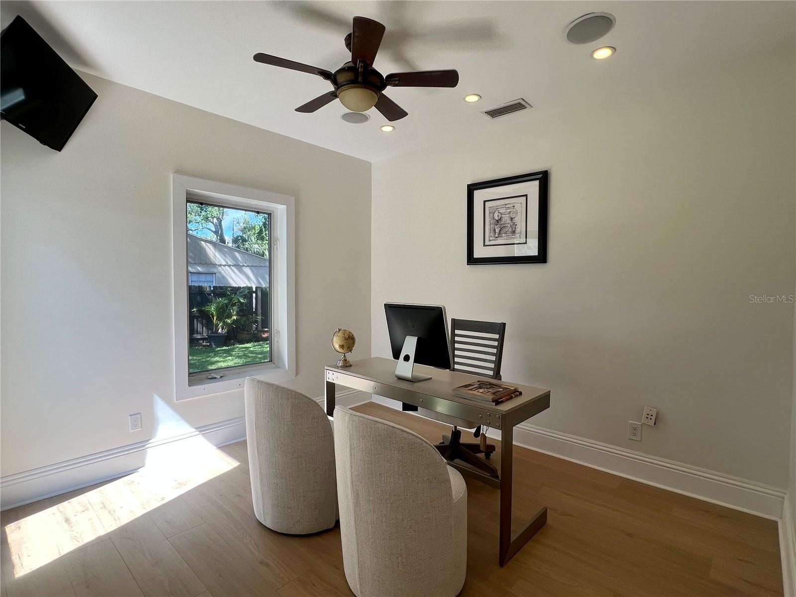 100 W DAVIS BLVD — photo 22