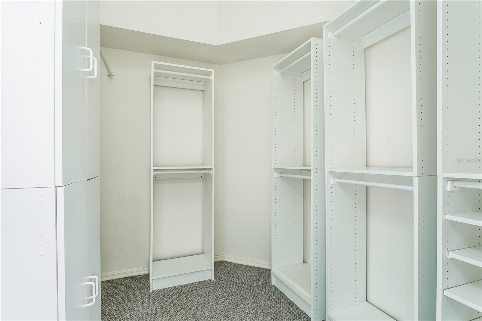 11933 DERBYSHIRE DR — photo 17