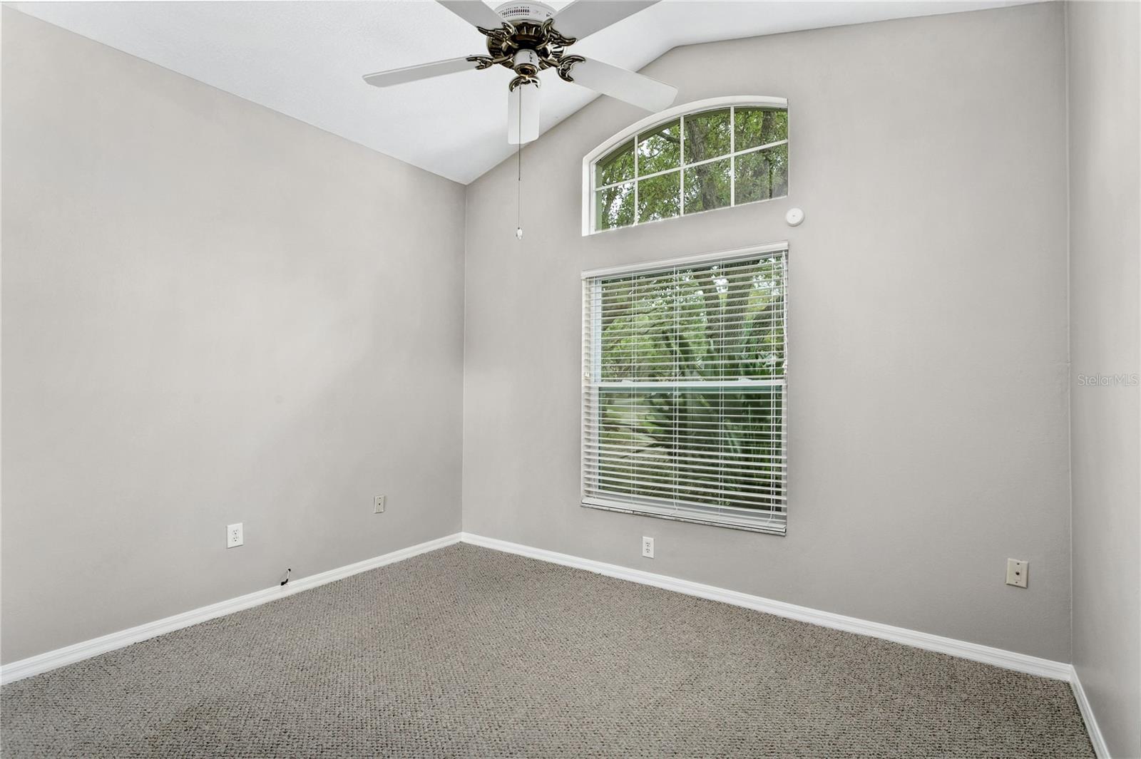 11933 DERBYSHIRE DR — photo 18