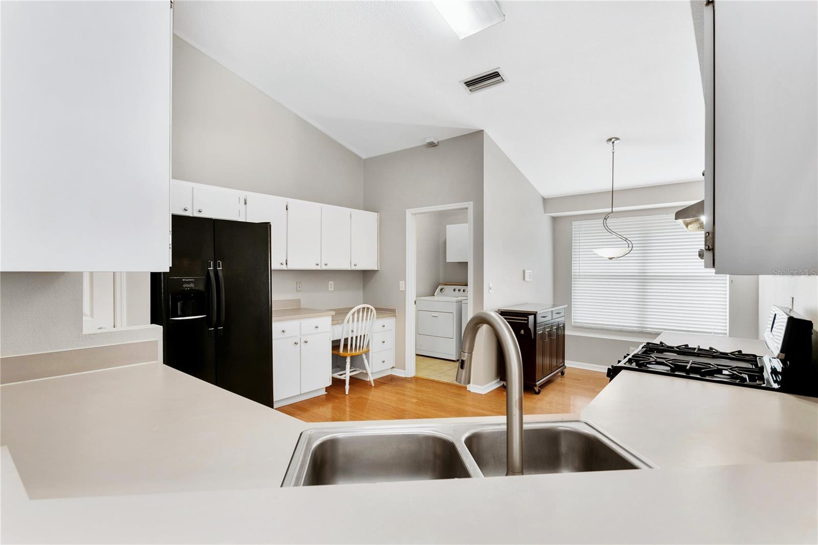 11933 DERBYSHIRE DR — photo 9