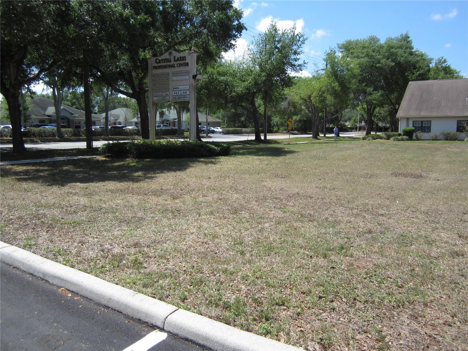 209 CRYSTAL GROVE BLVD — photo 3