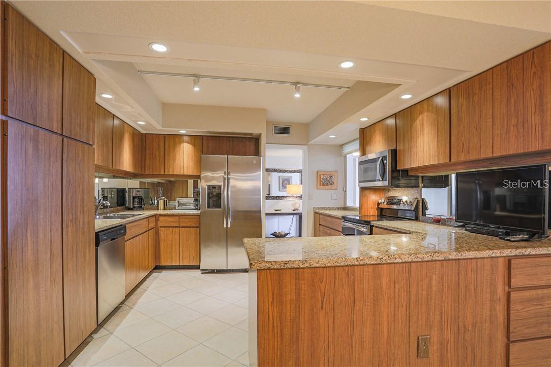 1925 GULF OF MEXICO DR #309 — photo 12