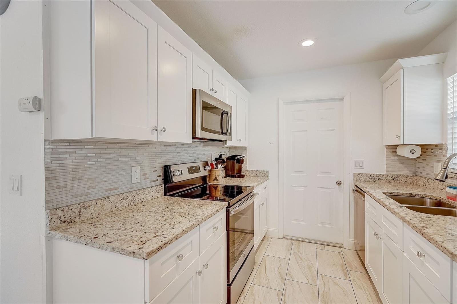 626 S OSPREY AVE — photo 12