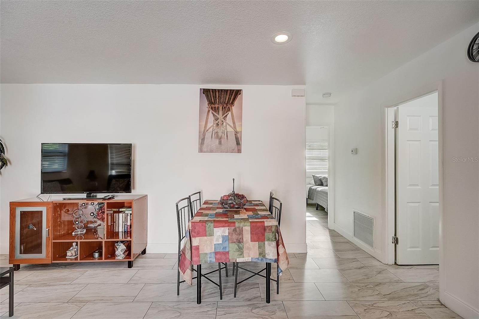 626 S OSPREY AVE — photo 5