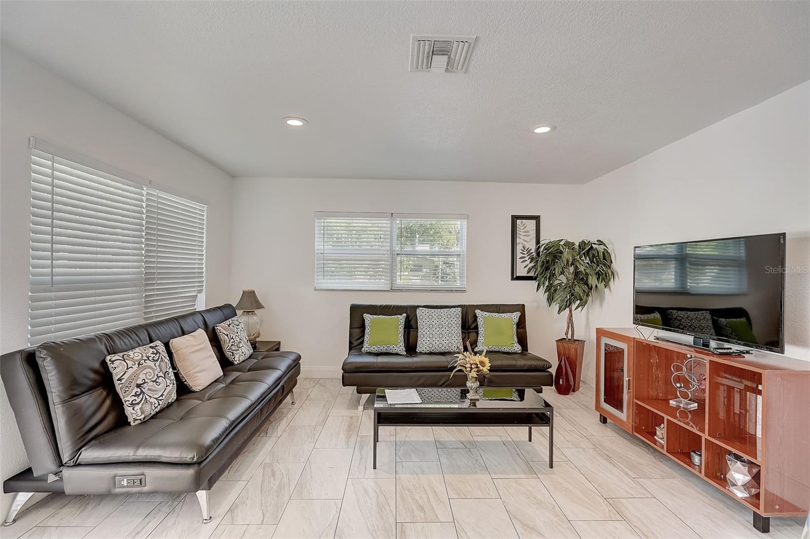 626 S OSPREY AVE — photo 4