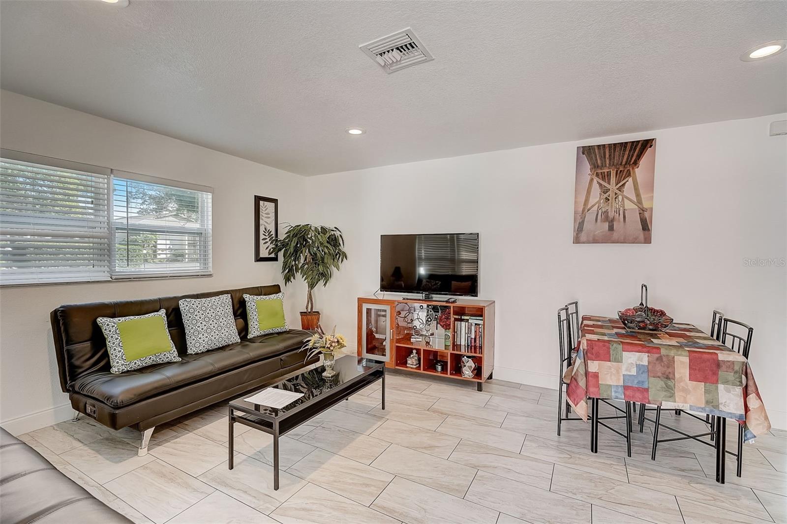 626 S OSPREY AVE — photo 3