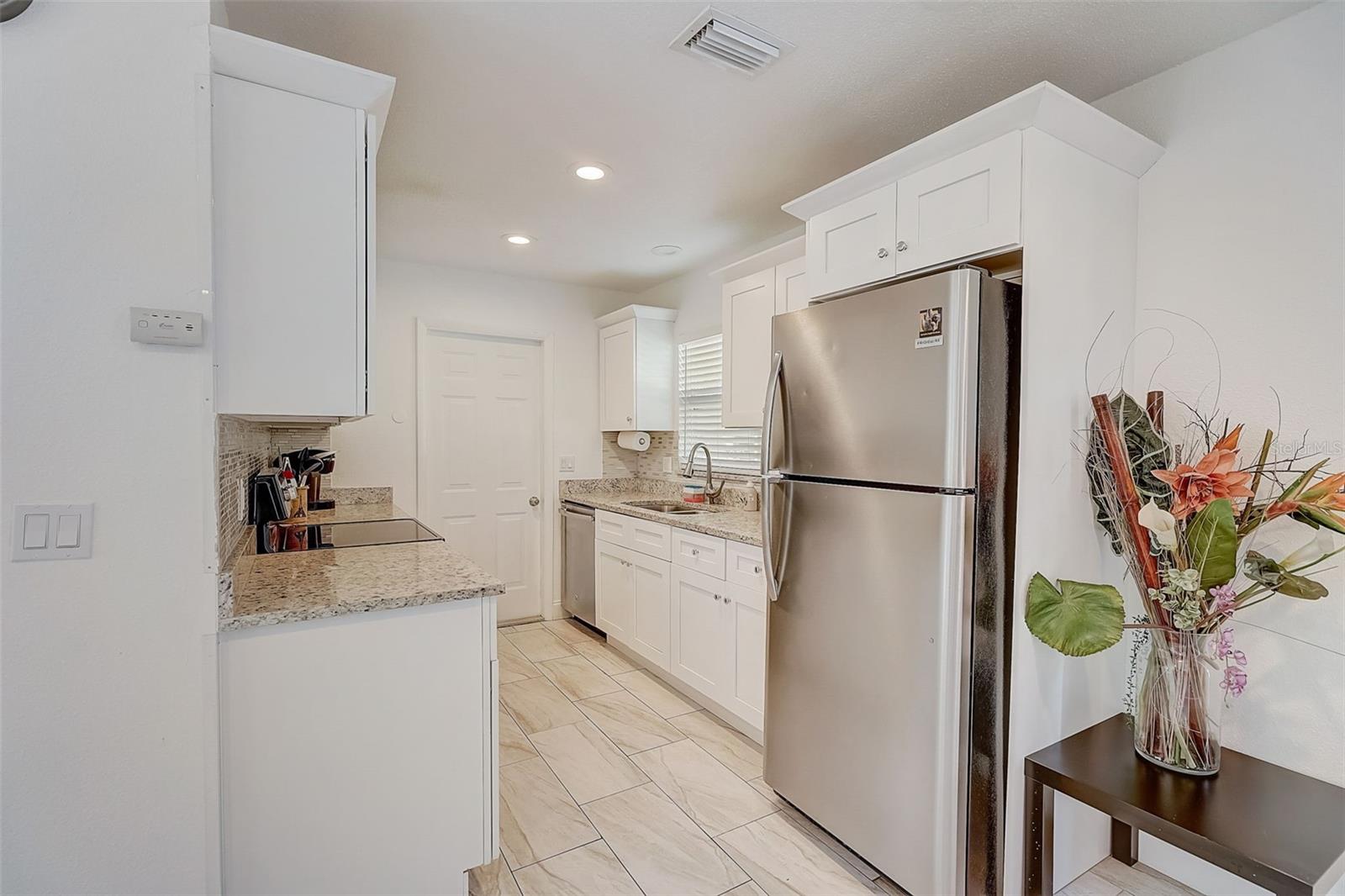 626 S OSPREY AVE — photo 11