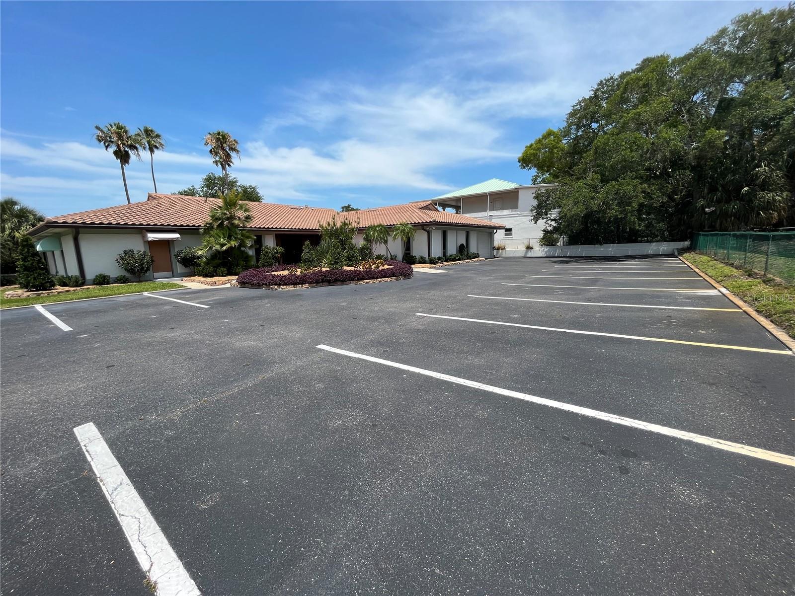 609 INDIAN ROCKS RD — photo 2