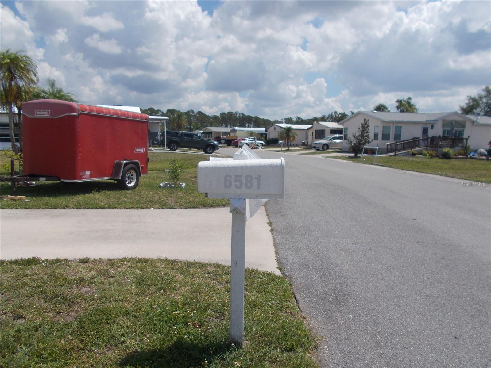 6581 CENTER LN — photo 11