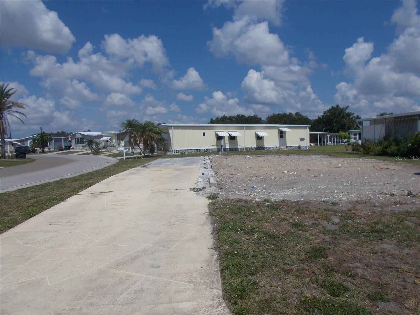 6581 CENTER LN — photo 3
