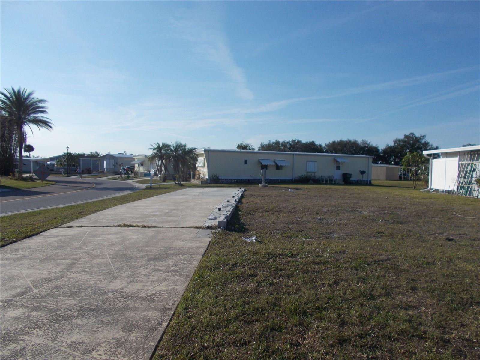 6581 CENTER LN — photo 2