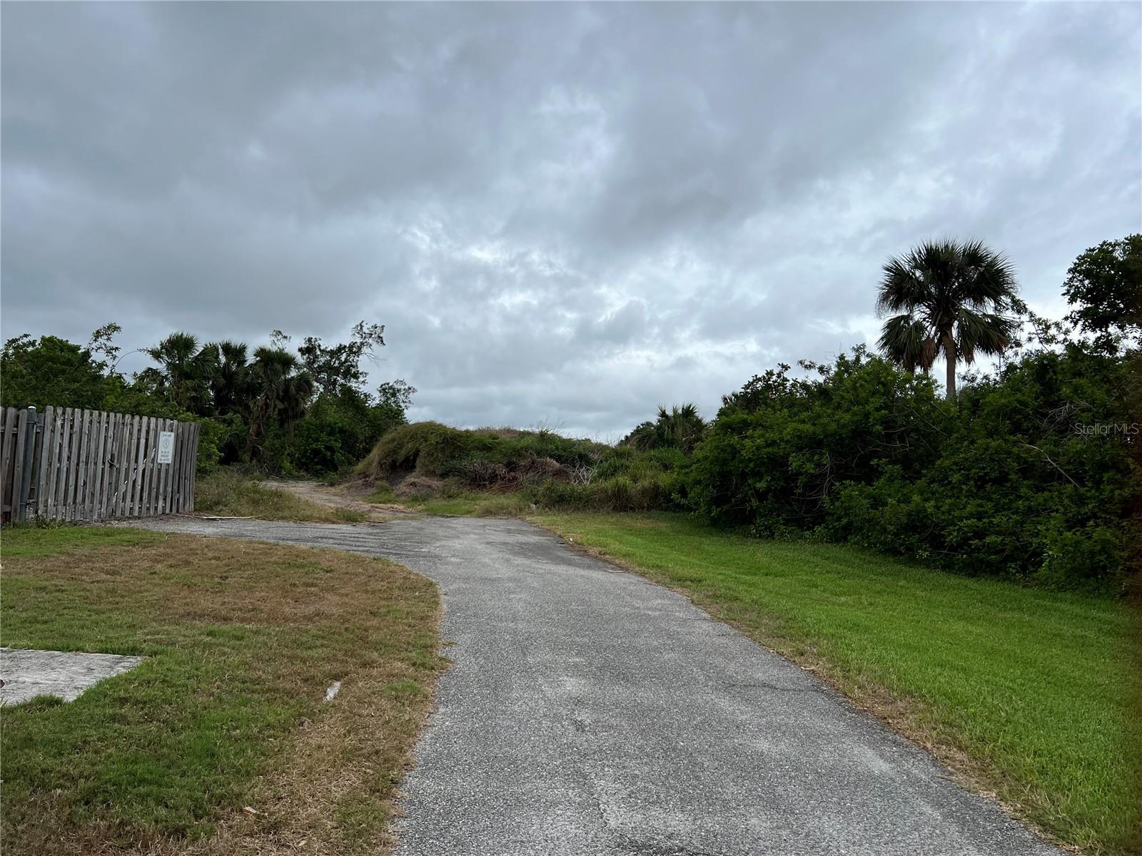 WOODBRIDGE DR — photo 15