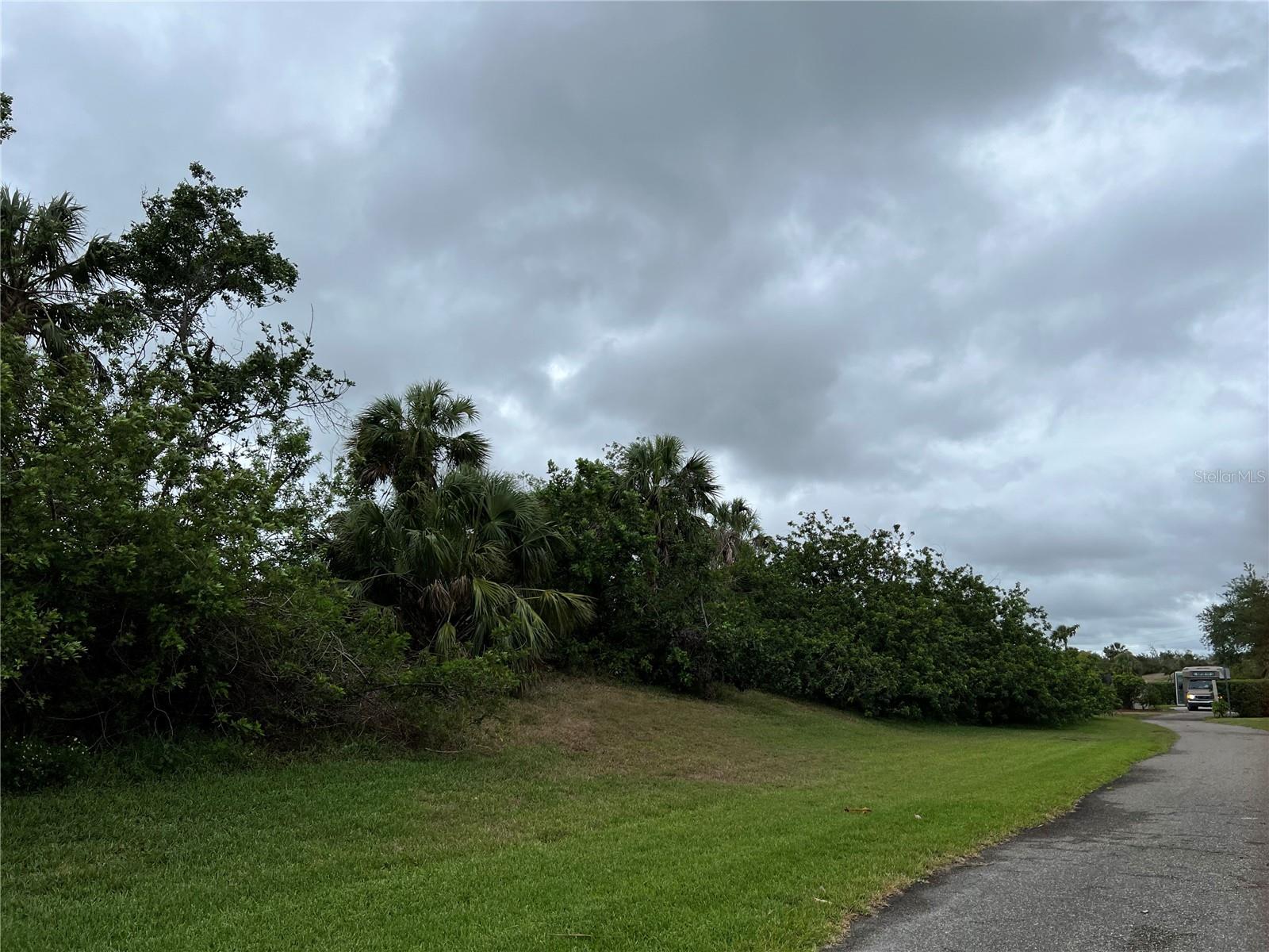WOODBRIDGE DR — photo 12
