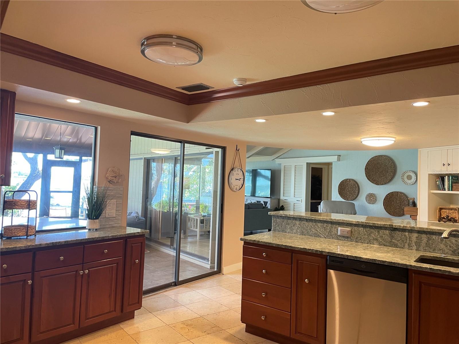 421 WATERSIDE LN — photo 16