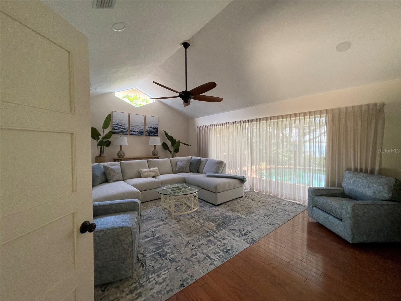 421 WATERSIDE LN — photo 8