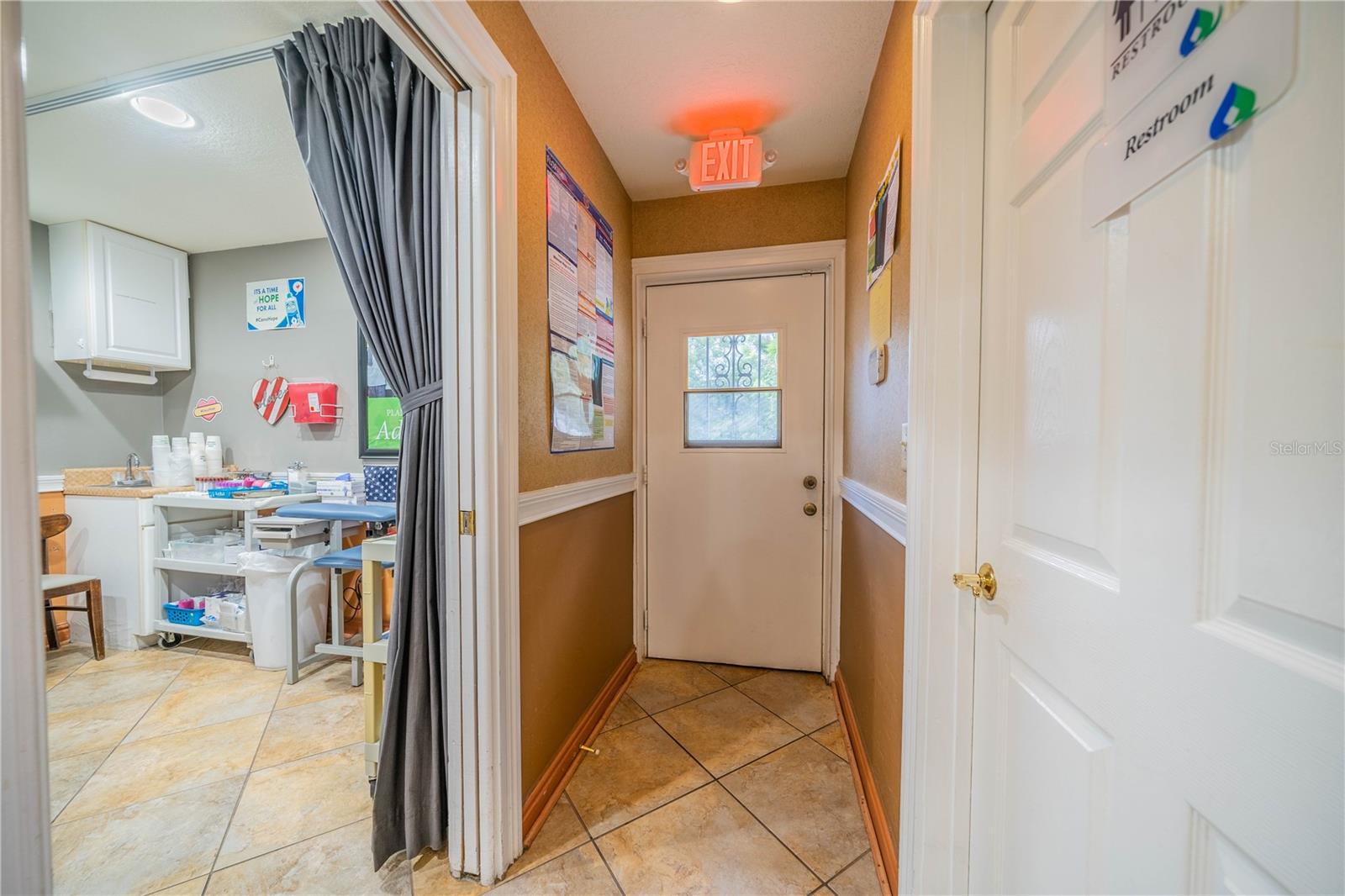10508 GIBSONTON DR — photo 18