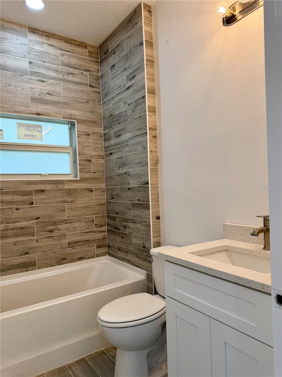 5462 GAGNON TER — photo 21