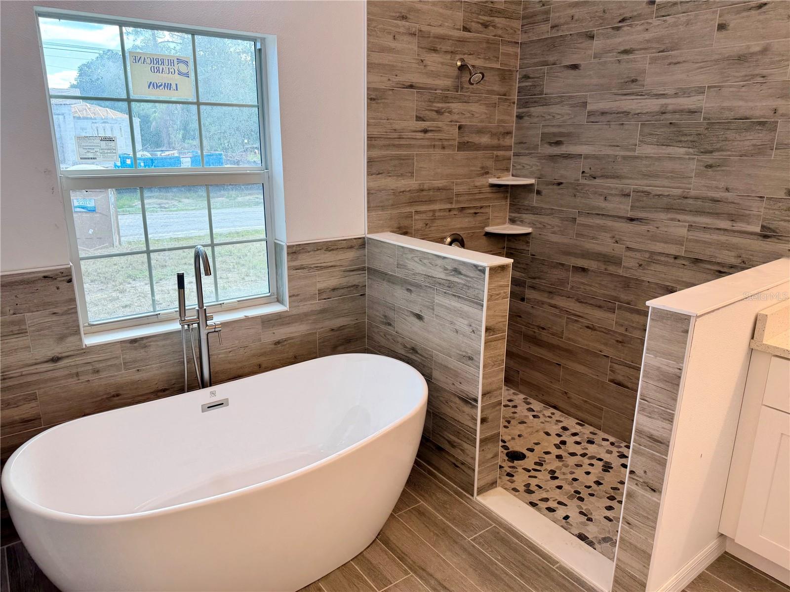 5462 GAGNON TER — photo 14
