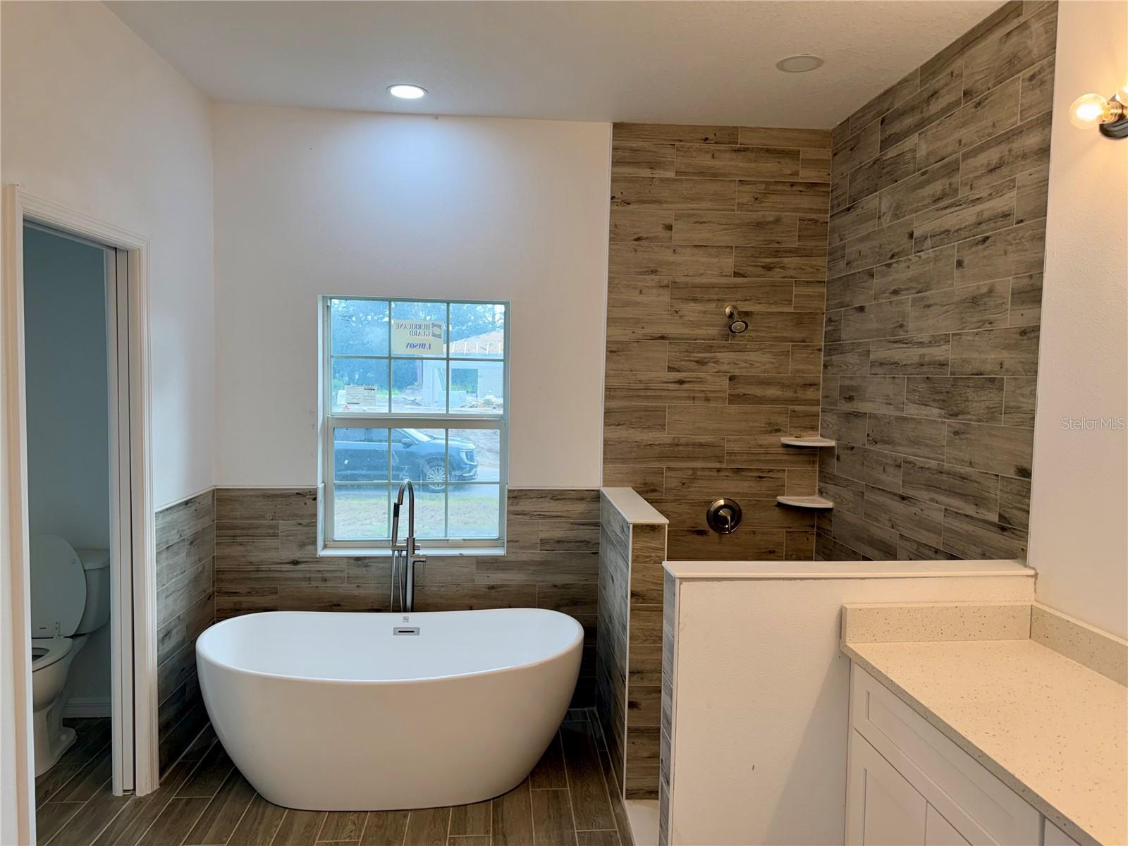5462 GAGNON TER — photo 13