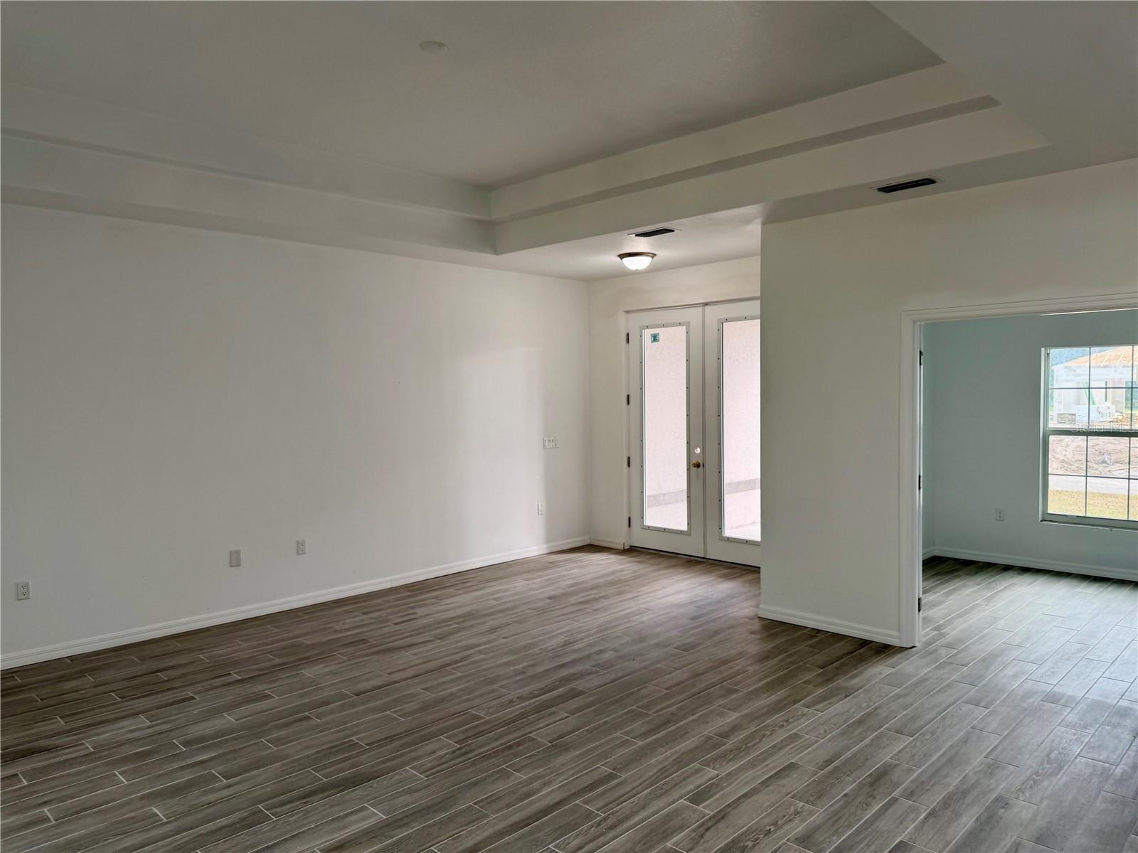 5462 GAGNON TER — photo 9