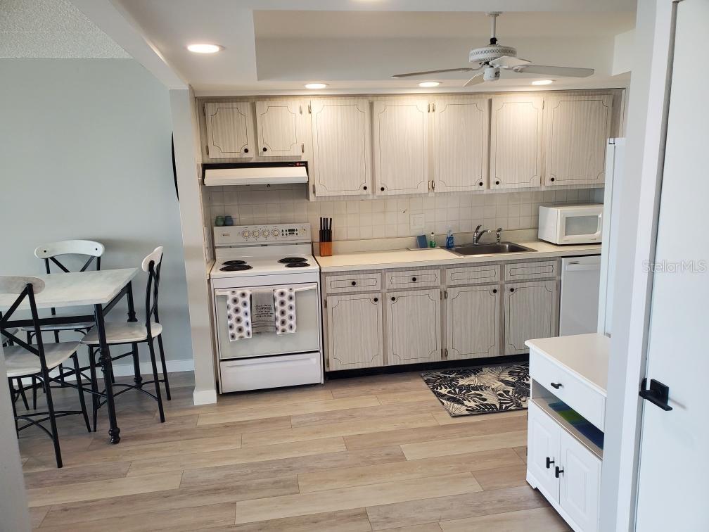 895 S GULFVIEW BLVD #202 — photo 17