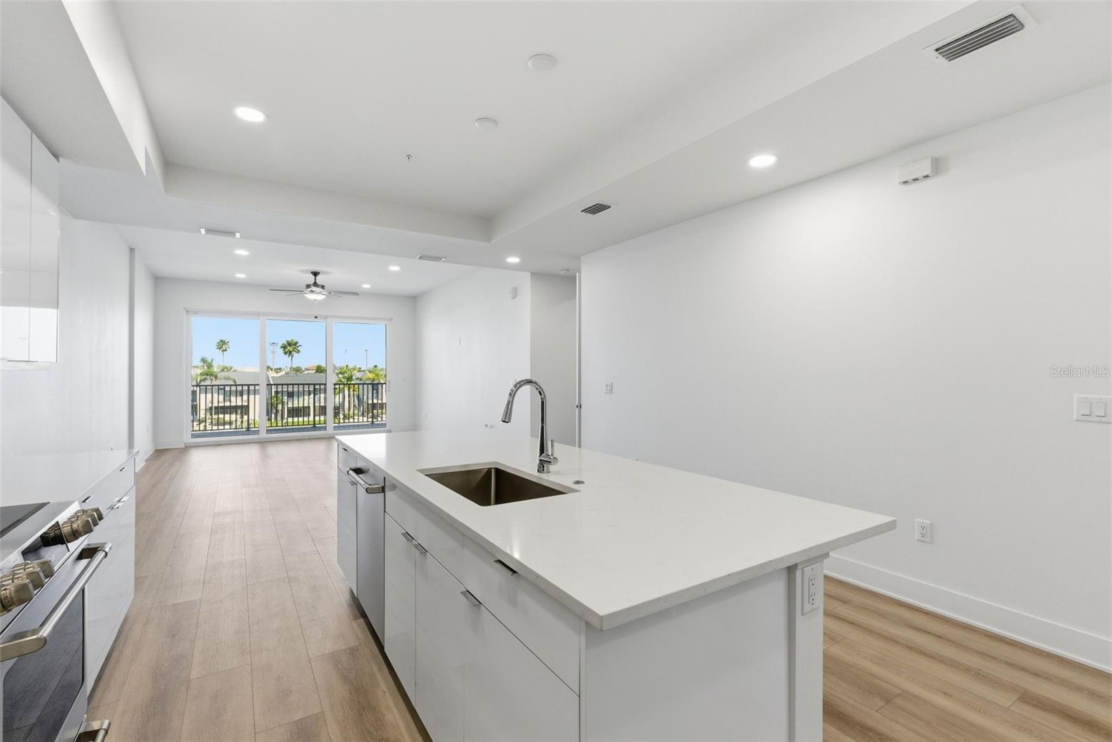 400 150TH AVE #305 — photo 14