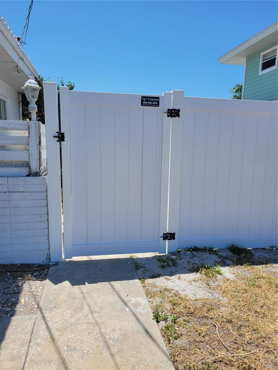 15318 HARBOR DR — photo 2