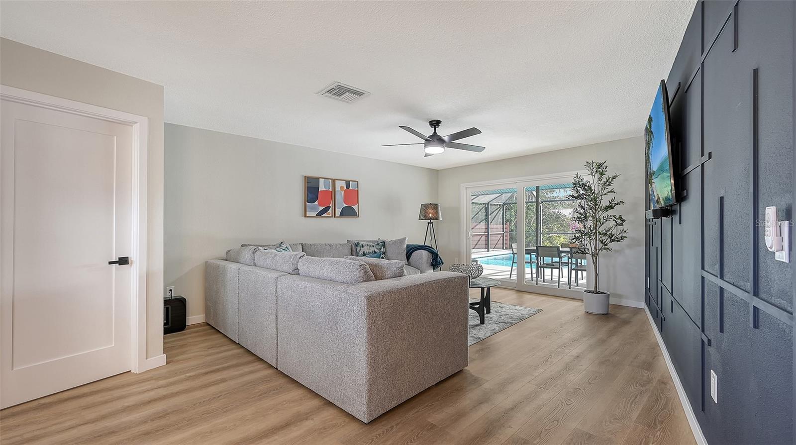 3924 HELENE ST — photo 6