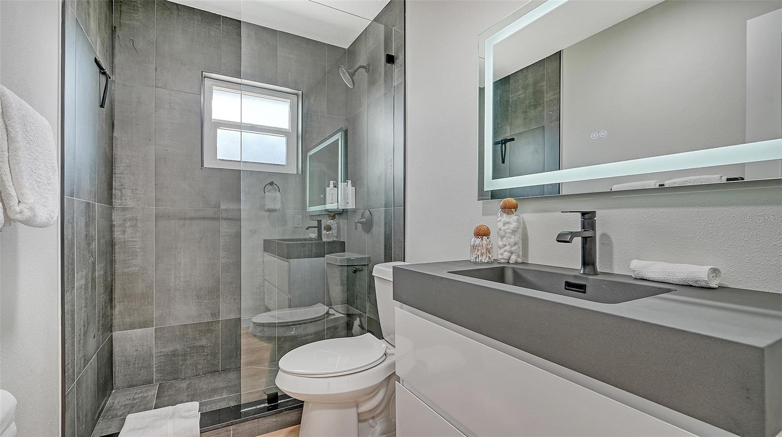 3924 HELENE ST — photo 40
