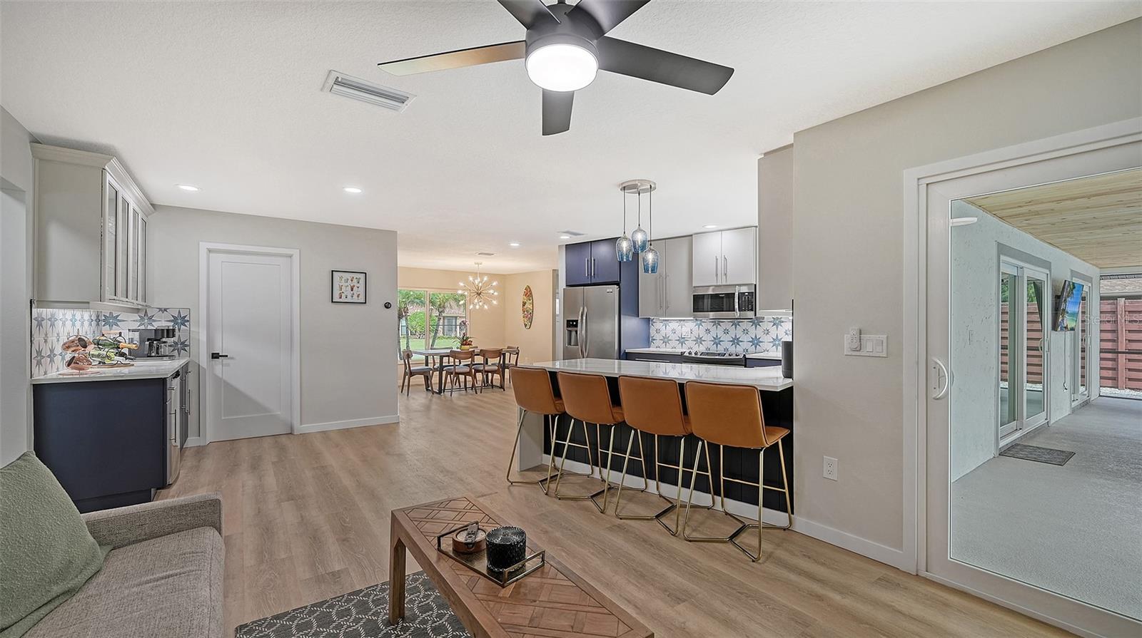3924 HELENE ST — photo 32
