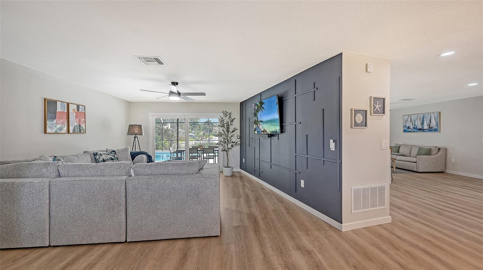 3924 HELENE ST — photo 8