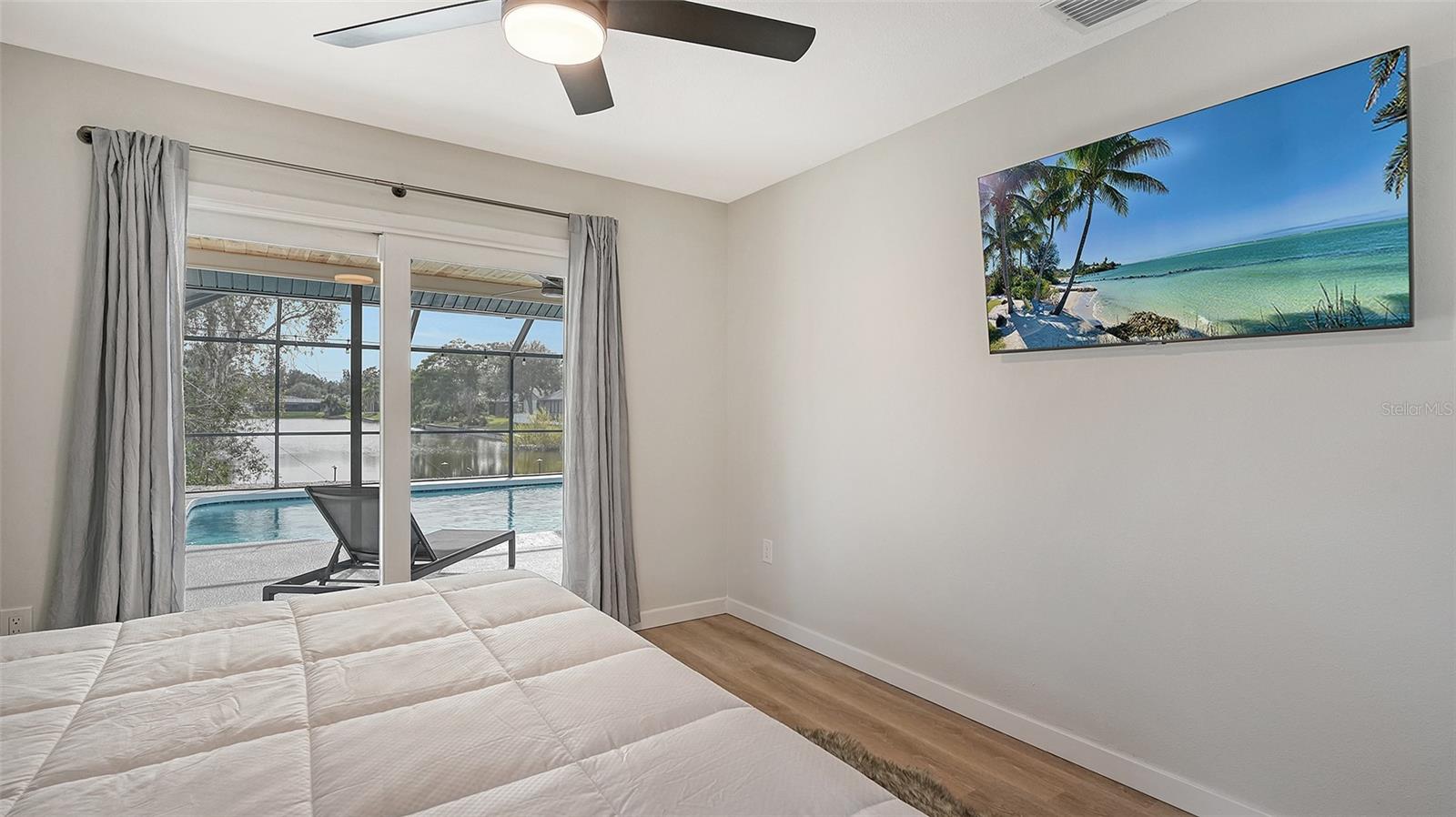 3924 HELENE ST — photo 34